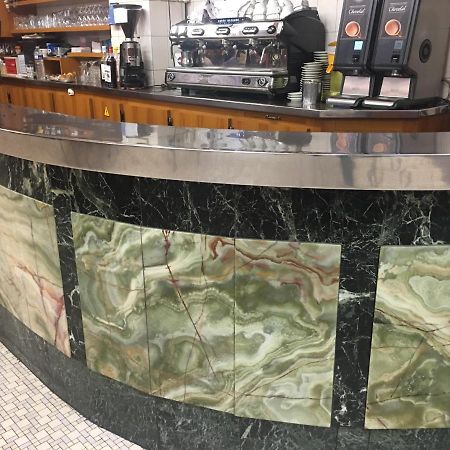 A La Pinte Du Nord Hotel Париж Екстериор снимка