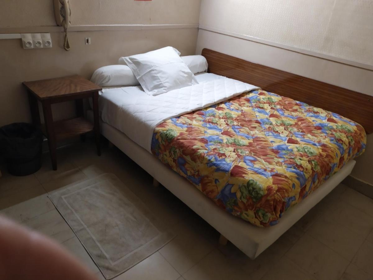 A La Pinte Du Nord Hotel Париж Екстериор снимка