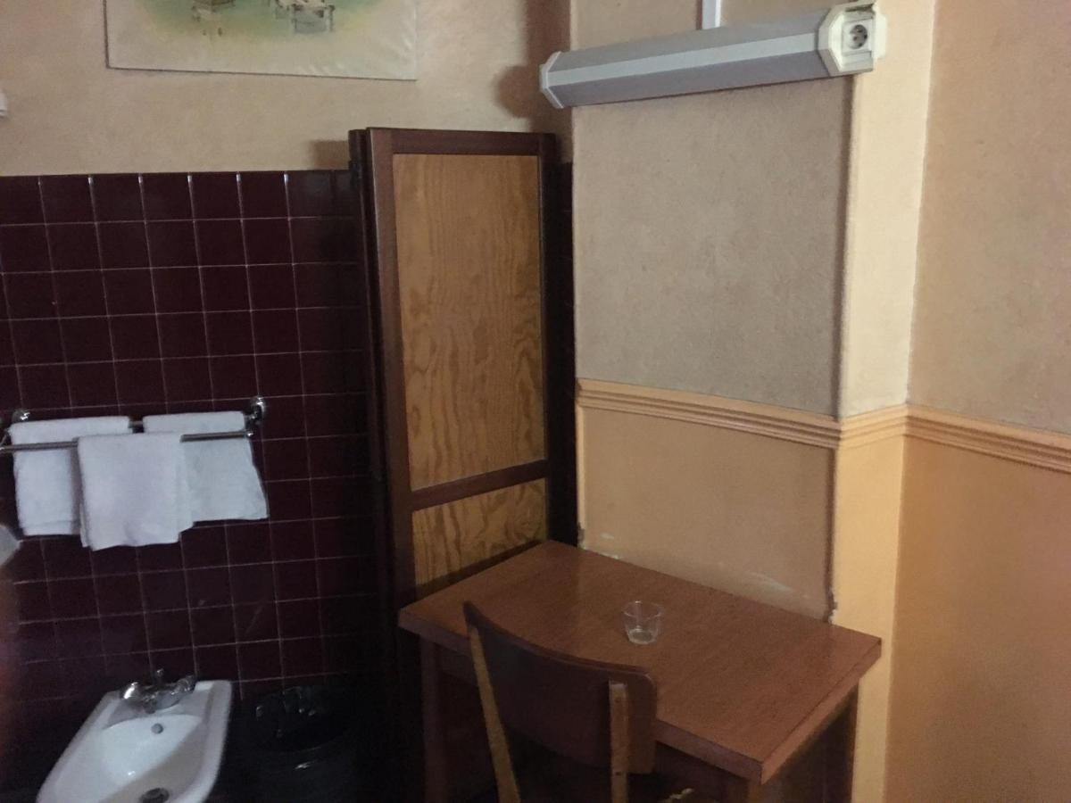 A La Pinte Du Nord Hotel Париж Екстериор снимка