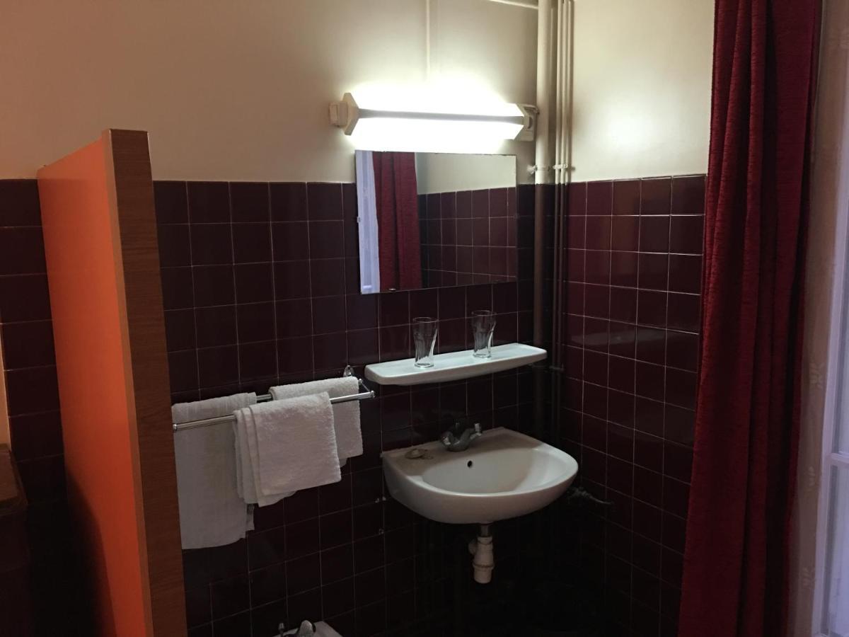 A La Pinte Du Nord Hotel Париж Екстериор снимка