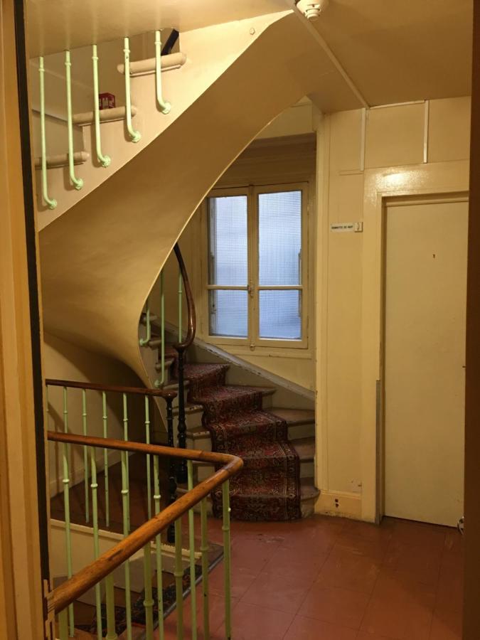 A La Pinte Du Nord Hotel Париж Екстериор снимка