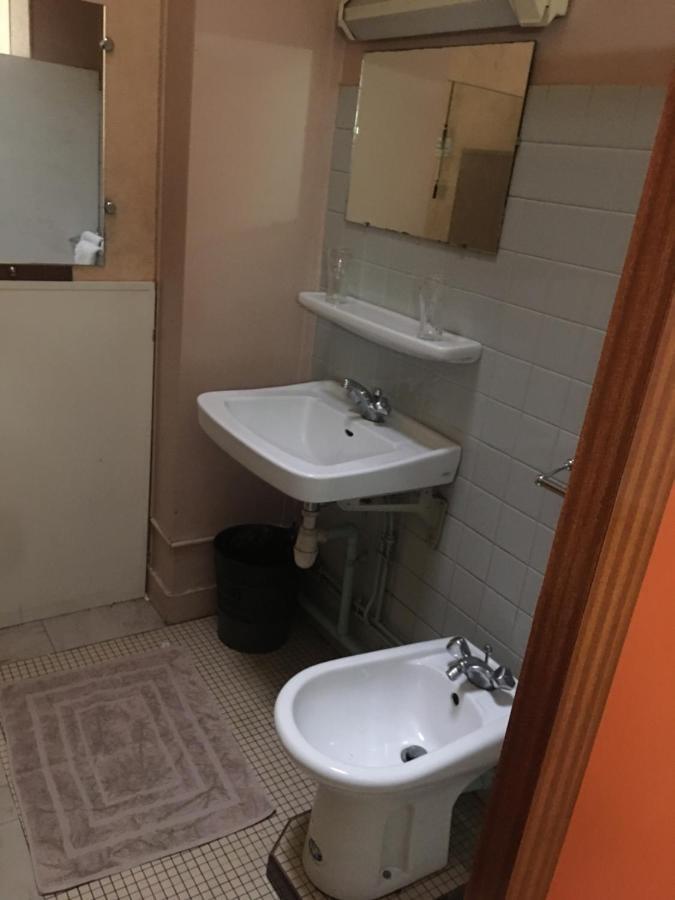 A La Pinte Du Nord Hotel Париж Екстериор снимка