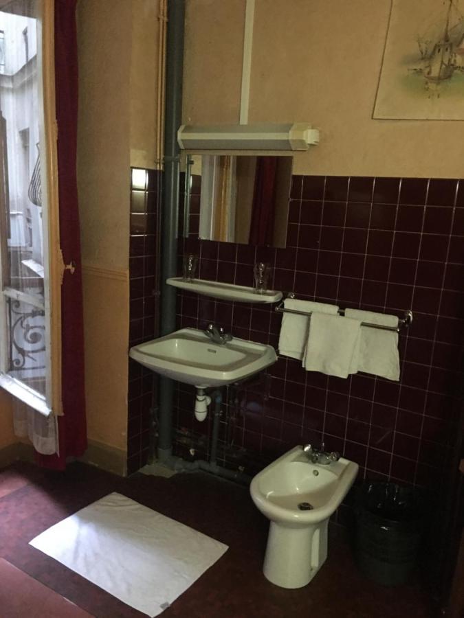 A La Pinte Du Nord Hotel Париж Екстериор снимка