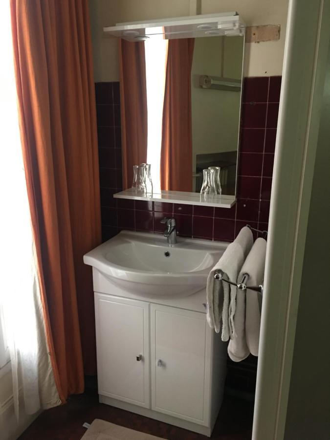 A La Pinte Du Nord Hotel Париж Екстериор снимка